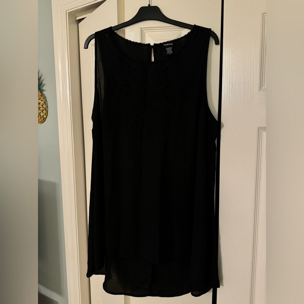 Torrid hi-low black tank